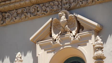 águila-Tallada-En-Piedra-De-California