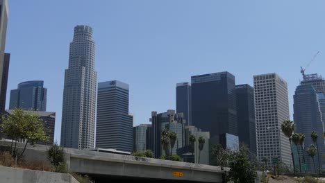 Kalifornien-Los-Angeles-Gebäude-Und-Brückenpfanne