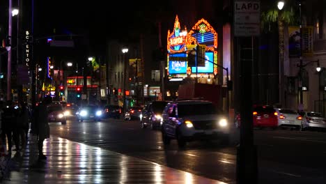 California-Los-Ángeles-Ocupado-Calle-De-La-Ciudad-Activa-En-La-Noche