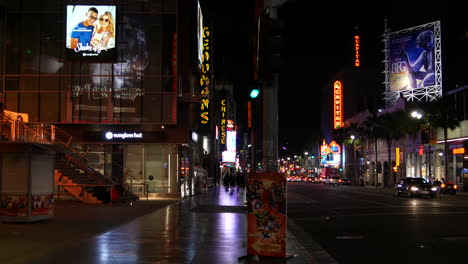 Kalifornien-Los-Angeles-Belebte-Straße-Und-Bürgersteig-In-Der-Nacht-And