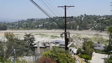 California-Los-Angeles-Línea-Eléctrica-Y-Casa-Con-Paneles-Solares