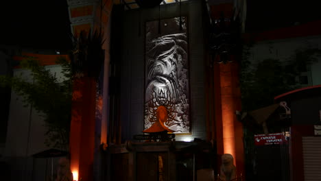 Kalifornien-Los-Angeles-Stein-Geschnitzter-Drache-Im-Tcl-Chinese-Theatre-In-Der-Nacht-At