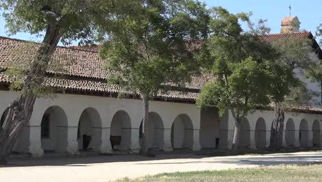 Kalifornien-San-Juan-Bautista-Mission-Mit-Kolonnadenpfanne