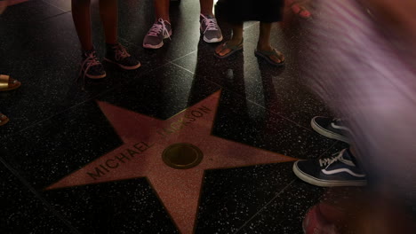 Los-Angeles-Hollywood-Walk-Of-Fame-Füße-Von-Michael-Jackson-Star-Bei-Nacht