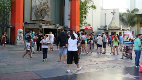 Los-Ángeles-Se-Inclina-De-Los-Turistas-Frente-Al-Teatro-Chino