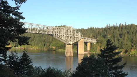 Oregon-Brücke-Der-Götter-Ansicht-Zoom