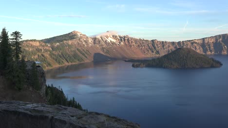 Oregon-Kratersee-Zaubererinsel-Sonnenaufgang-Schatten