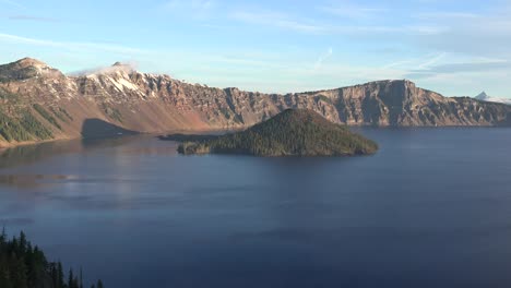 Vista-Del-Lago-Crater-De-Oregon-Temprano-En-La-Mañana