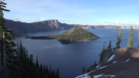 Oregon-Crater-Lake-With-Wizard-Island-Long-Shot