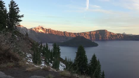 Oregon-Kratersee-Mit-Sonne-Am-äußersten-Rand-Far