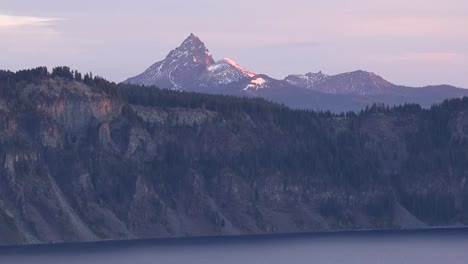 Oregon-Mount-Thielsen-At-Dawn-Zoom-In