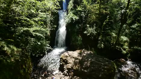 Oregon-Inclina-Hacia-Abajo-La-Cascada-En-El-Desfiladero-De-Columbia