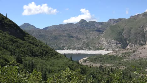 Washington-Spirit-Lake-In-Der-Ferne