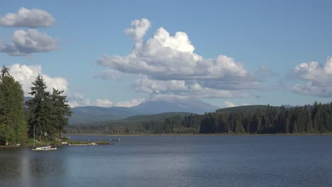 Washington-Wolke-über-St.-Helens-Und-See