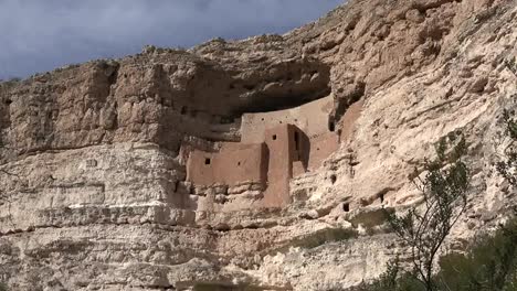 Arizona-Montezuma-Burg-Auf-Einer-Klippe-Verkleinern