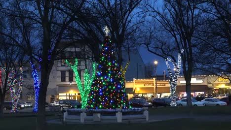 Arizona-Prescott-City-With-Christmas-Tree-Pan-Left