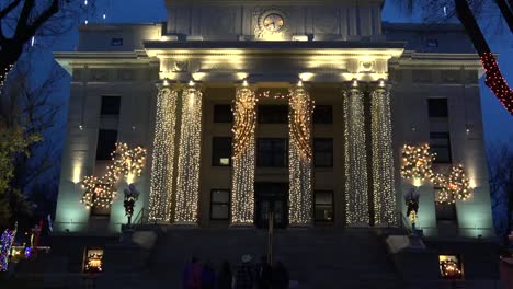 Arizona-Prescott-Courthouse-Fachada-En-Navidad-Inclinación