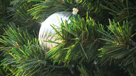Christmas-Ball-In-Silver