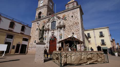 Mexiko-Arandas-Guadalupe-Kirche-Mit-Krippenszene