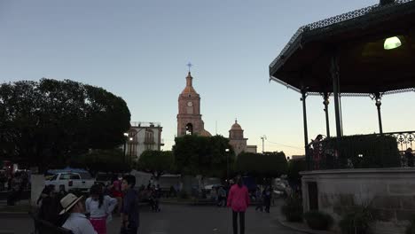 México-Arandas-Plaza-En-La-Noche