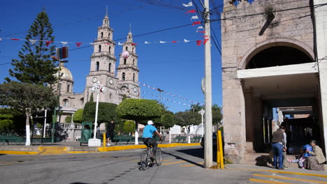 Mexico-Santa-Maria-Street-Corner-With-Traffic