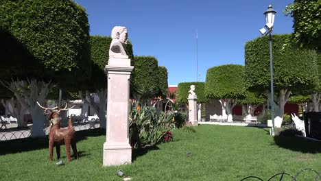 México-San-Julian-Hero-Estatuas-Y-Ciervos