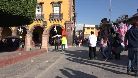 Mexiko-San-Miguel-Paar-In-Plaza