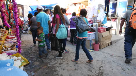 Mexiko-San-Miguel-Familien-Auf-Dem-Markt