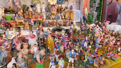 Mexico-San-Miguel-Nativity-Figures-With-Hand