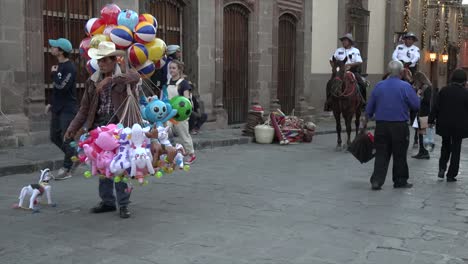 México-San-Miguel-Policía-A-Caballo