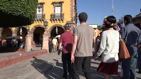 Mexiko-San-Miguel-Touristen-In-Plaza