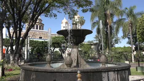 Mexiko-Tlaquepaque-Brunnen-Plaza-Jardin-Hidalgo
