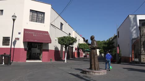 Mexiko-Tlaquepaque-Statue-Von-John-Paul-!!