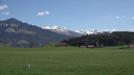 Schweiz-La-Gruyere-Landschaft-Und-Berge-Zoomen
