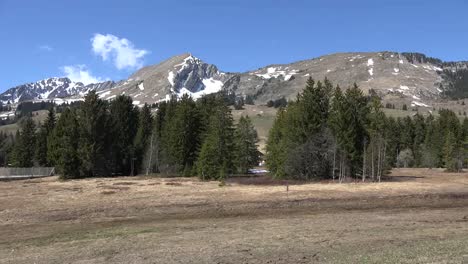 Switzerland-Mountain-View-With-Cirque-At-Col-Des-Mosses