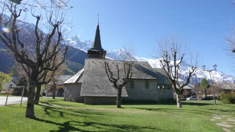 Frankreich-Chamonix-Kirche-Und-Alpen