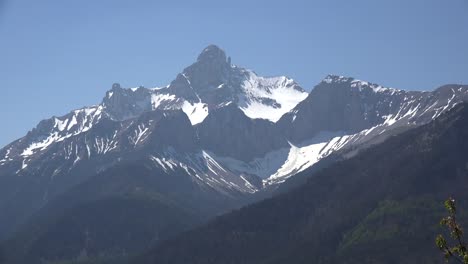 Francia-Gran-Tete-De-&#39;l-Obiou-Cirques-en-la-montaña