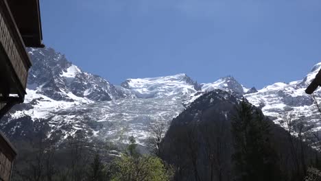 France-Les-Bossons-Zooms-In-To-Glacier-On-Mont-Blanc