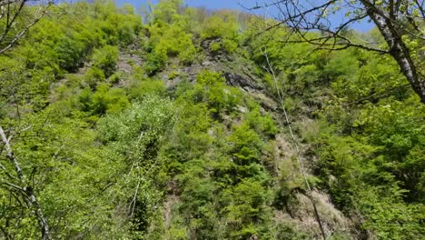 Francia-Inclina-Hacia-Abajo-La-Garganta-En-Los-Alpes