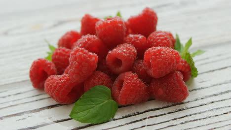 Pile-of-fresh-bright-raspberries