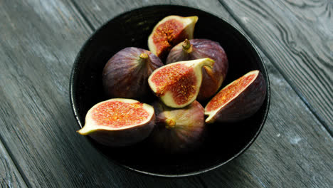Bowl-full-of-cut-figs