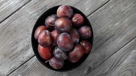Bowl-of-wet-ripe-plums