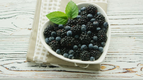 Blueberry-and-blackberry-in-bowl