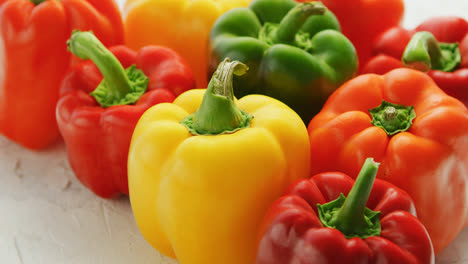 Multicolored-bell-peppers-in-heap