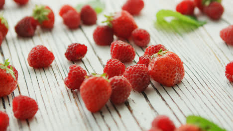 Raspberries-and-strawberries-on-table