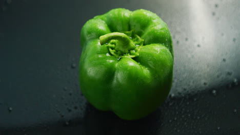 Closeup-of-wet-green-pepper