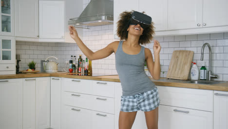 Laughing-woman-in-VR-glasses-dancing