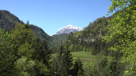 Austria-Colinas-Verdes-Y-Pico-Lejano