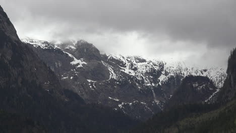 Austria-Nube-Baja-Sobre-El-Lapso-De-Tiempo-De-Los-Picos-De-Dachstein
