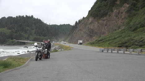 California-motorcyclists-and-traffic-on-101